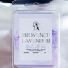 Naturalny wosk sojowy Provence Lavender o relaksującym zapachu lawendy, idealny do kominka zapachowego i aromaterapii. Ekologiczny, ręcznie wykonany produkt.